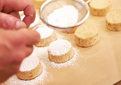 アーモンド、煎茶、いちご、<br>丁寧に仕上げた手づくりの味わい